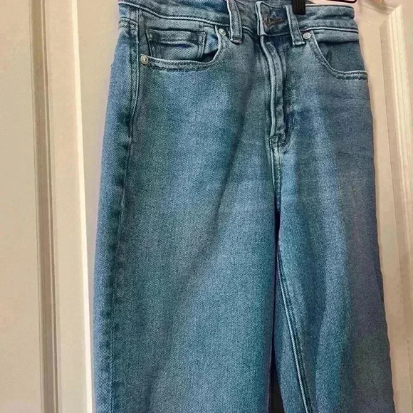 (EUC) American Eagle Medium Wash Jeans Size 00 - Picture 2 of 9